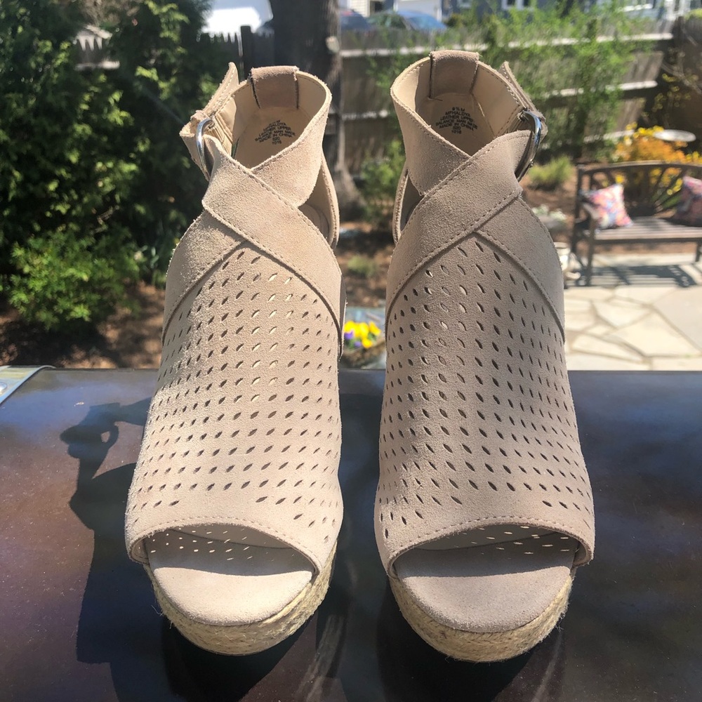 Marc Fisher Haldya Wedge Heel Platform Espardrille Sandals 9.5  NWOB